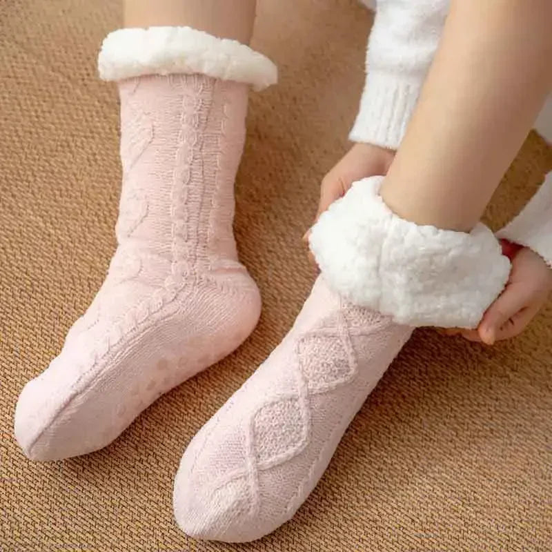 chaussette-touffue-plush-rose-avec-doublure