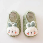 chausson-doux-bebe-vert-avec-motif-lapin